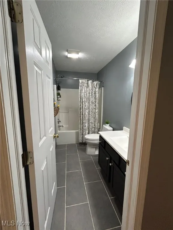 Full Hall Bathroom