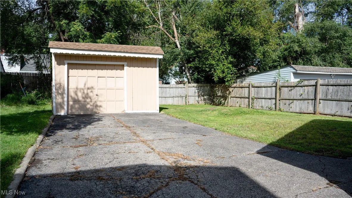 detached garage