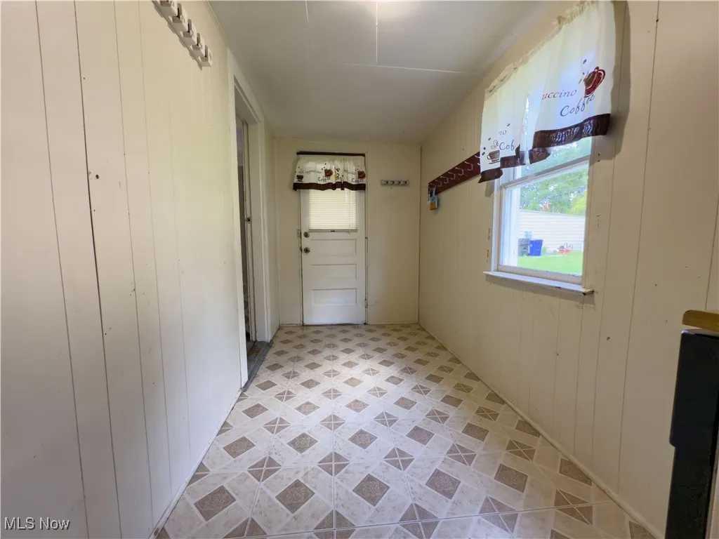 mud room area off of kitchen