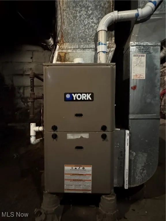 Utility room with heating unit