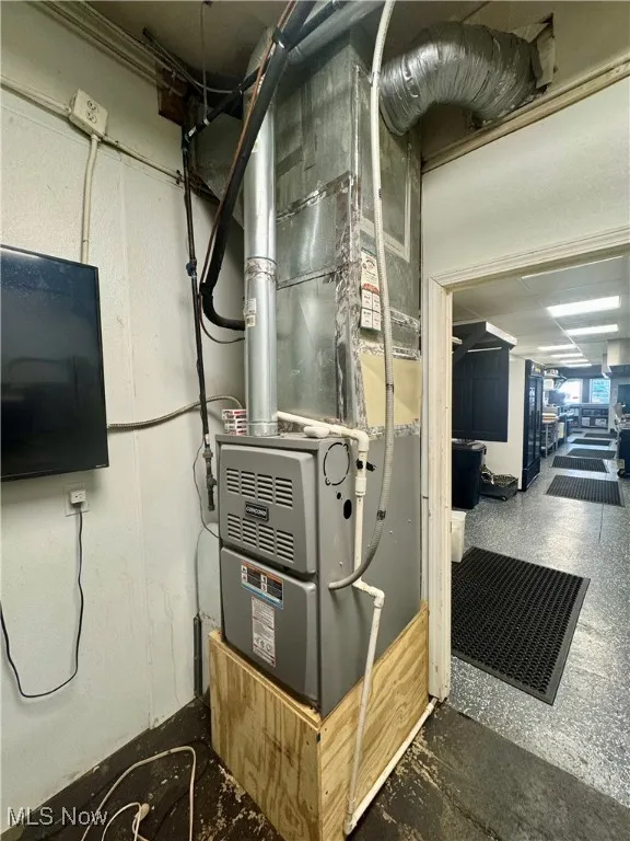 Utility room with heating unit