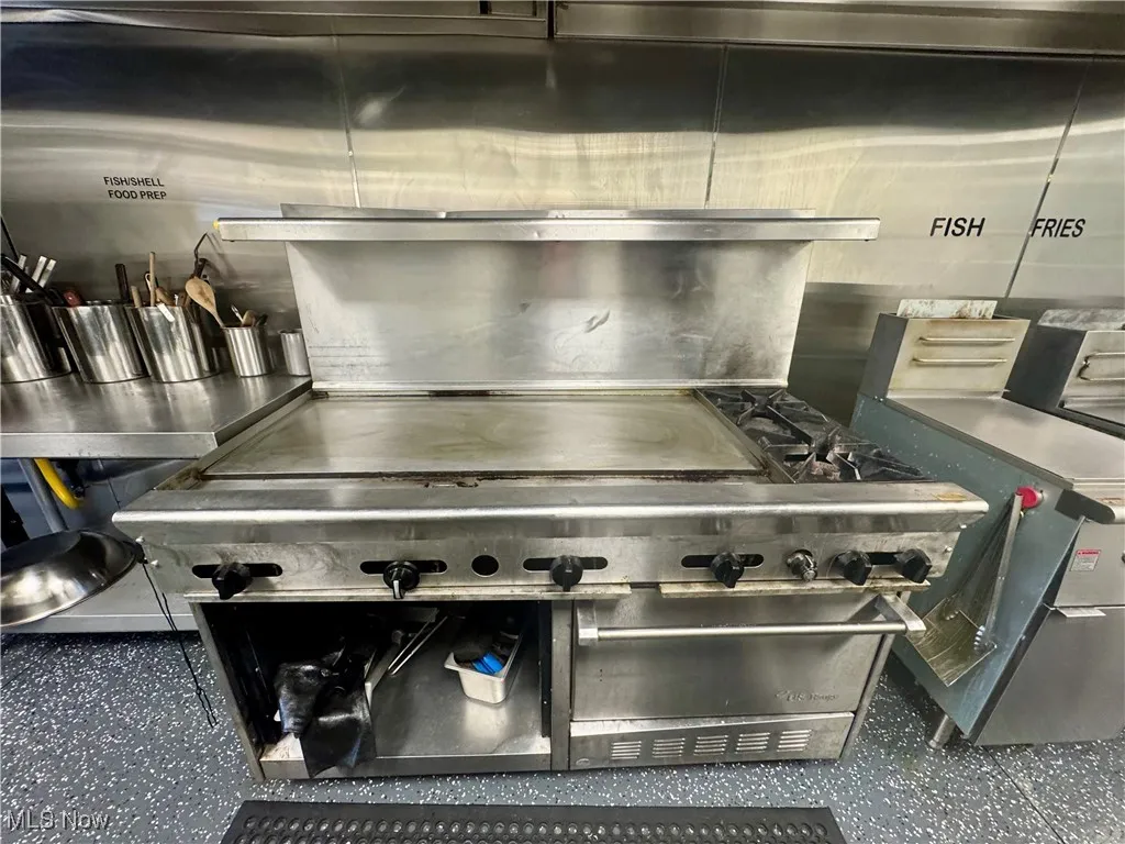 Griddle with burners