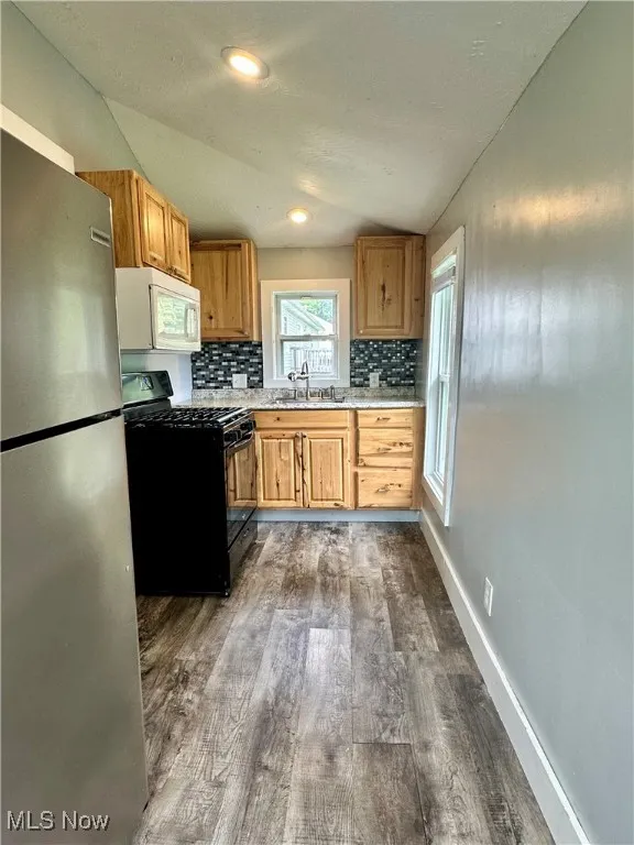 Another view of the kitchen.