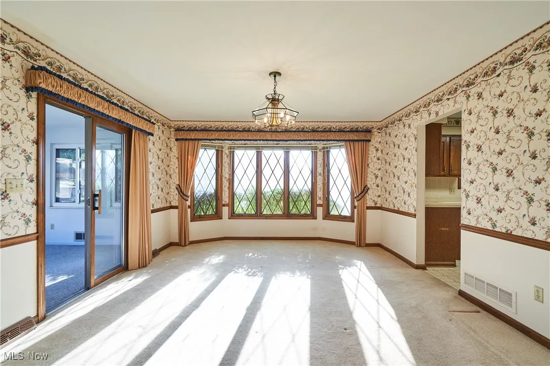 Large Dining area with bayed window