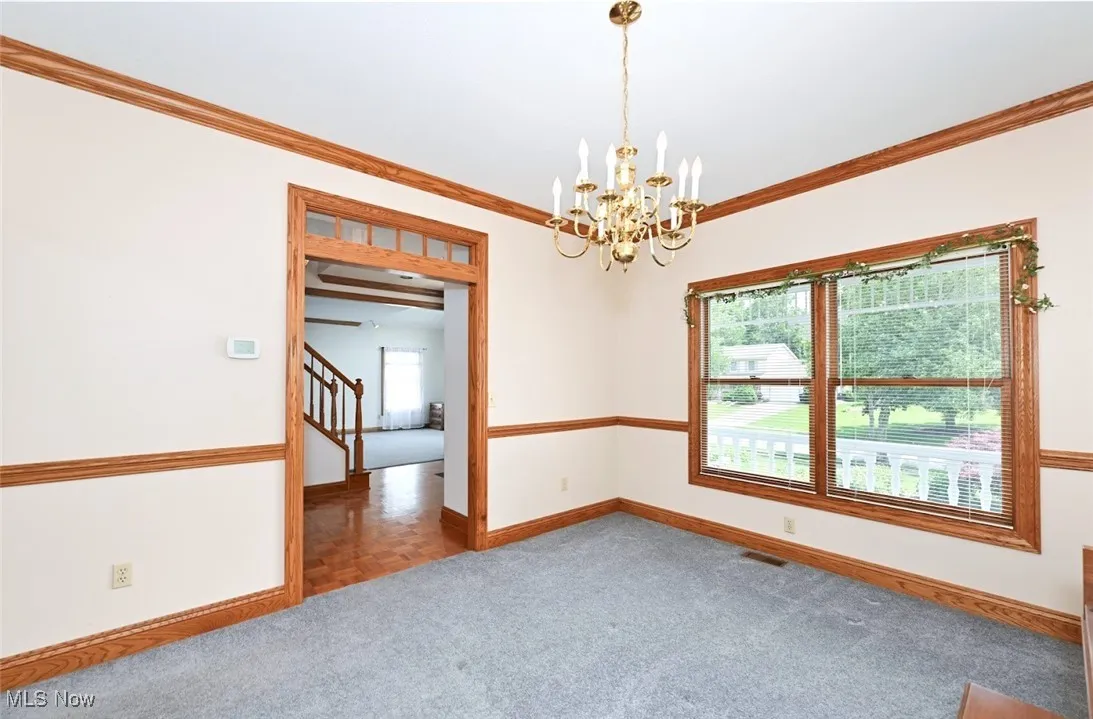*DEDICATED FORMAL DINING RM W/CHAIR RAIL AND CROWN MOLDING ~