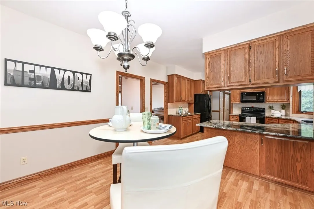 *DINING AREA EAT IN KITCHEN CAN W/CHANDELIER NEAR THE SUNROOM ~