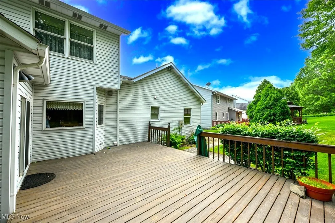 *DECK ON WEST SIDE ~