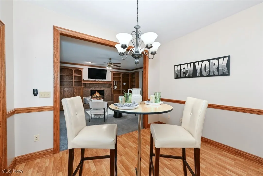*DINING AREA EAT IN KITCHEN CAN W/CHANDELIER NEAR THE SUNROOM ~