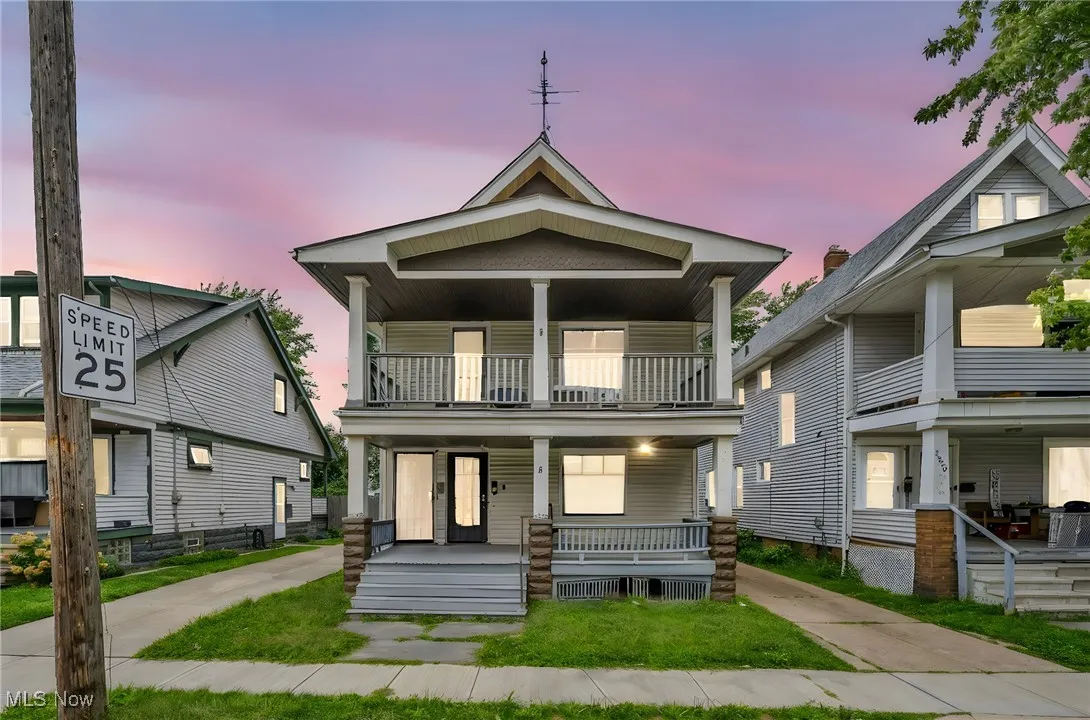 View of front of house featuring a porch