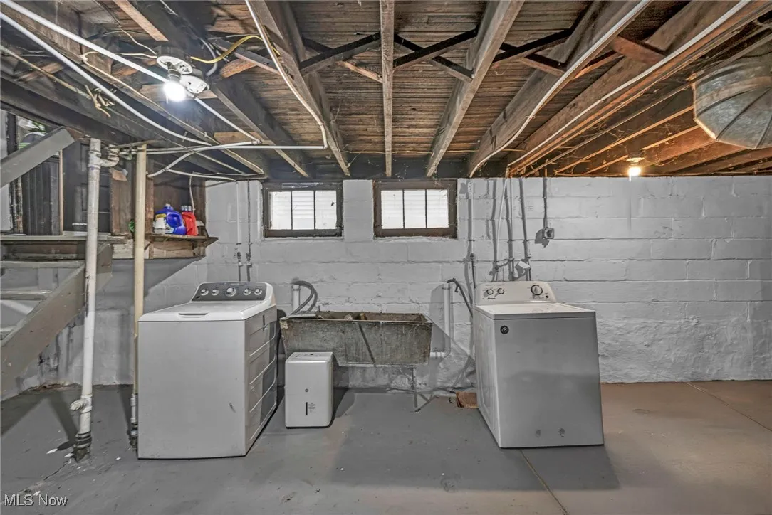 Below grade area featuring washer and clothes dryer
