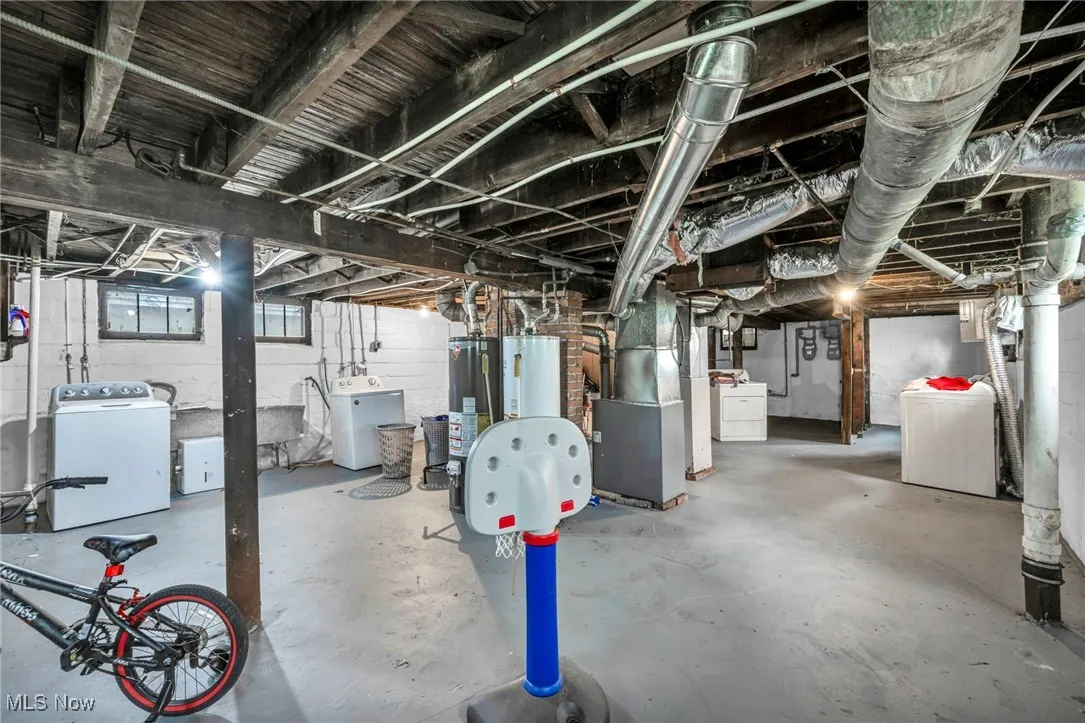 Basement featuring washer / dryer and water heater