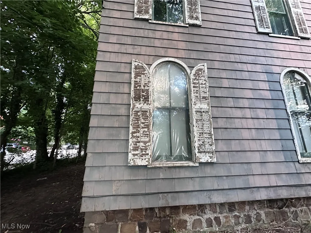 View of home's exterior