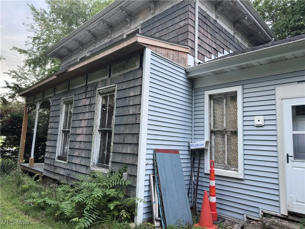 View of home's exterior