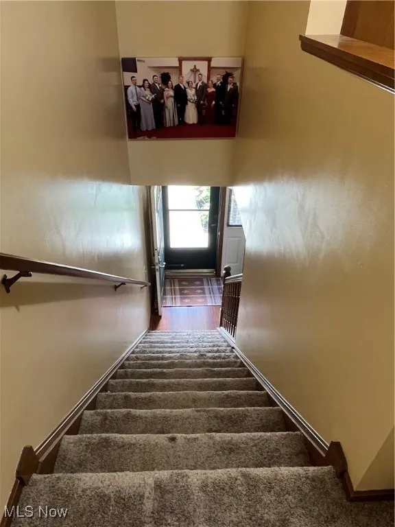 Staircase with carpet leading to 1st floor from bedrooms