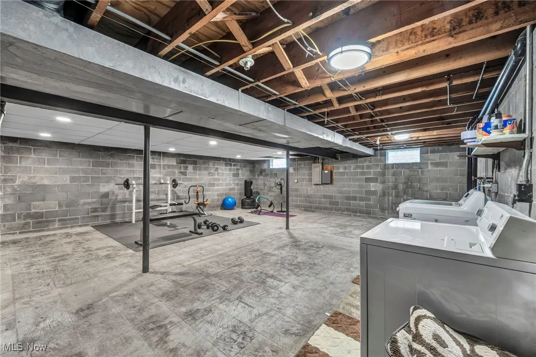 Below grade area with washer and clothes dryer