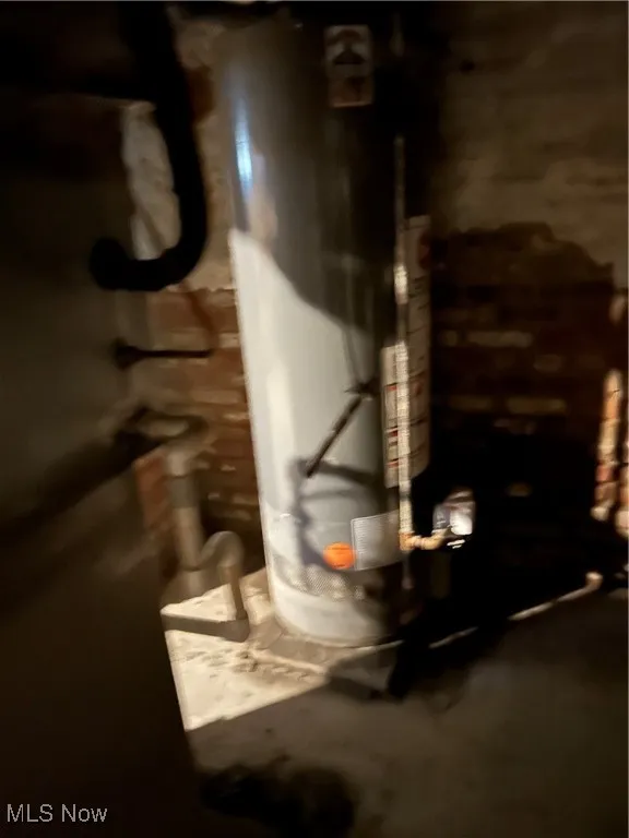 Hot water tank