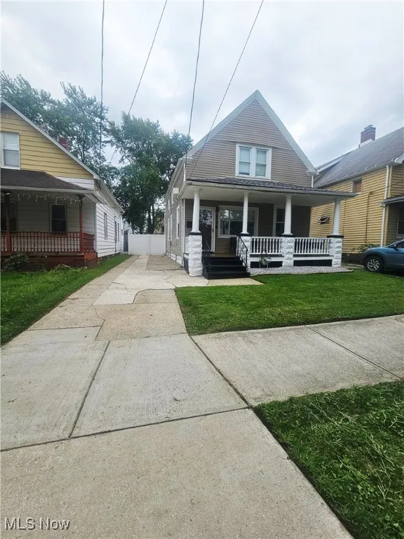 Driveway fits 6-7 cars