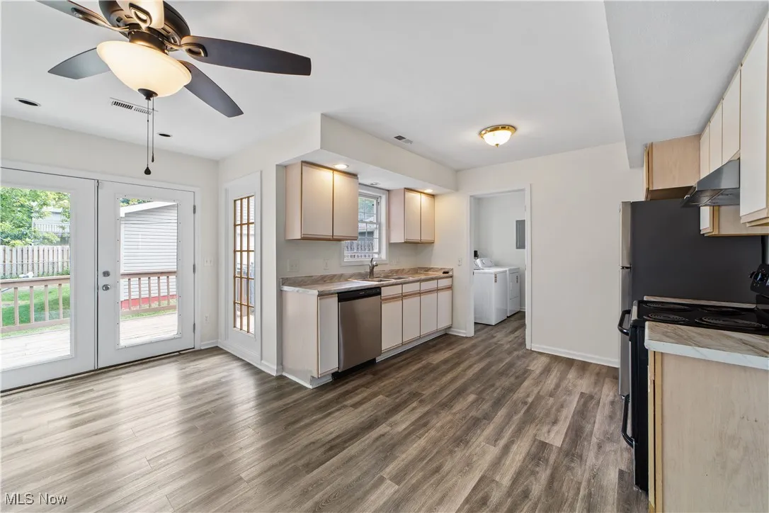 Kitchen with Vinyl Floor and Open to the Dining Room