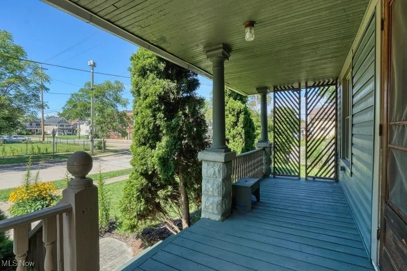See how spacious the front porch is.