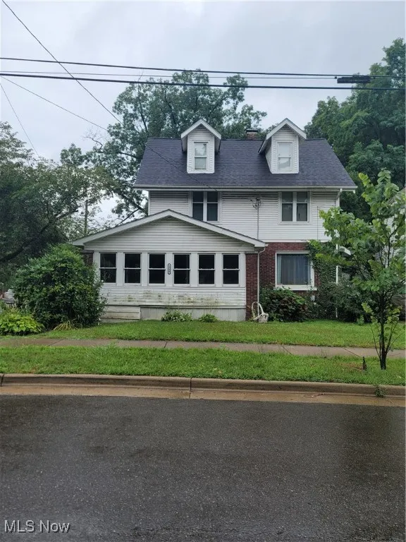 View of front of home with a front lawn