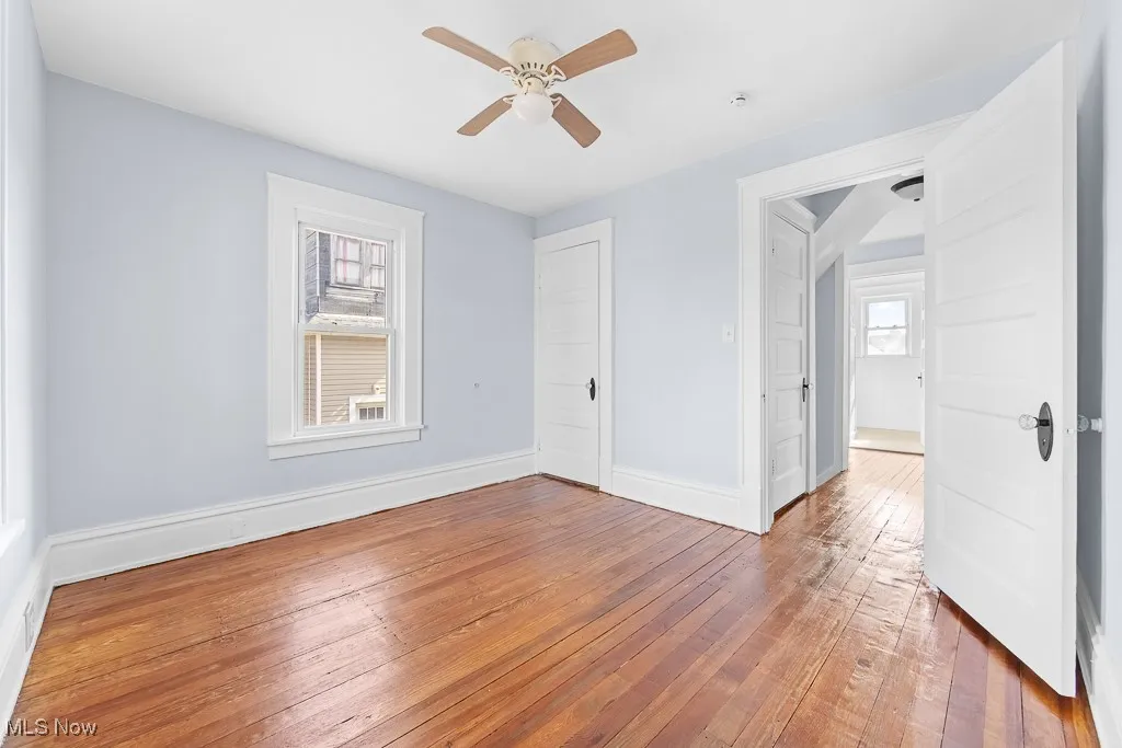 bedroom 1/4