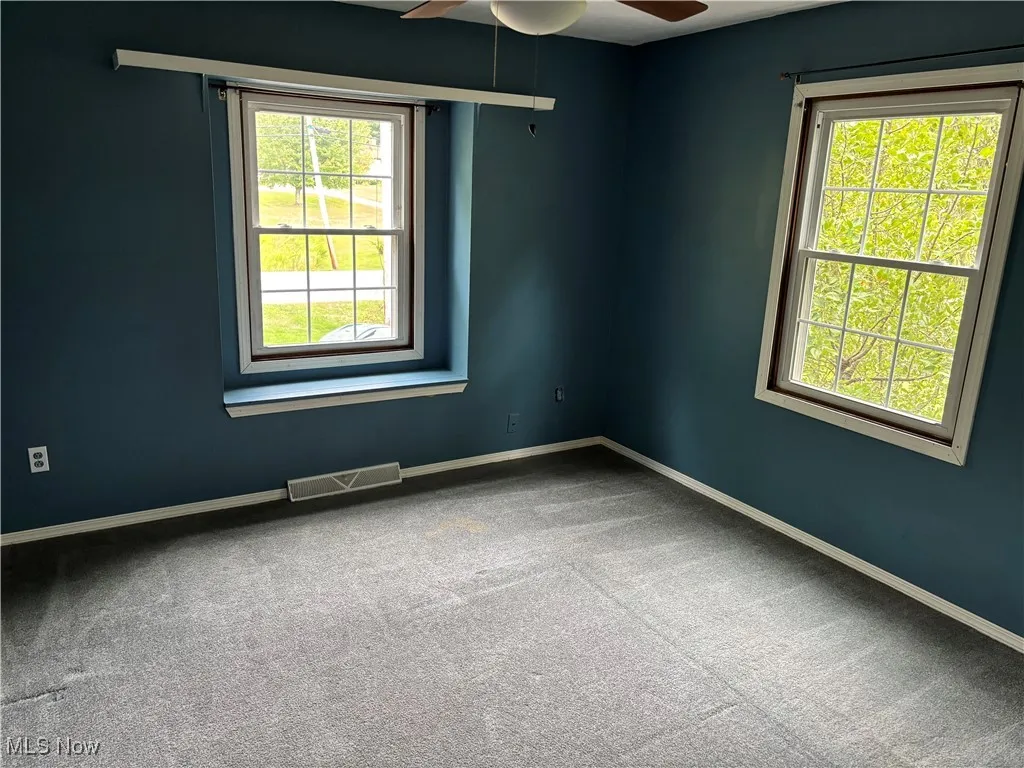 bedroom number 2 - with ceiling fan