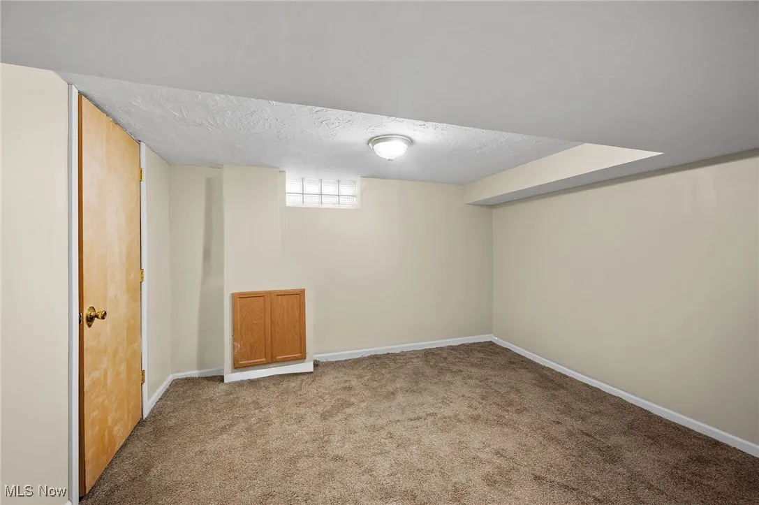 Lower-level bonus room!