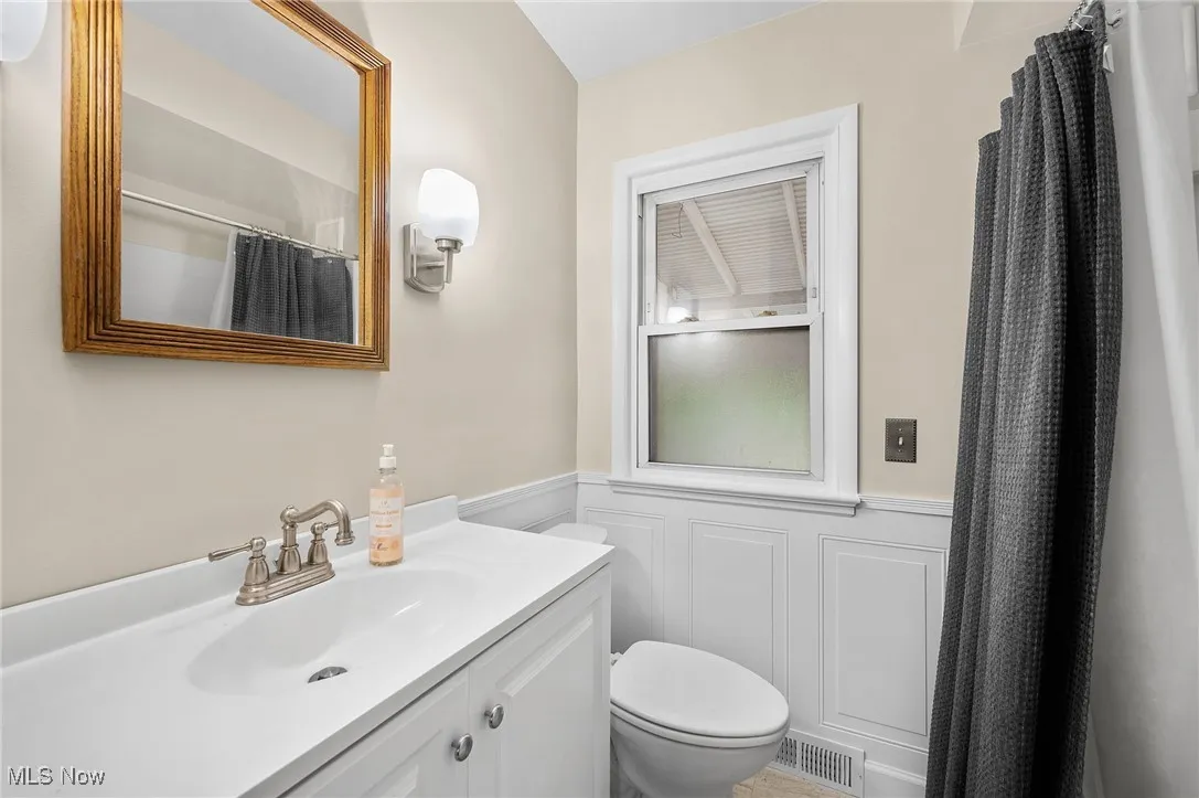 First-floor full bathroom!