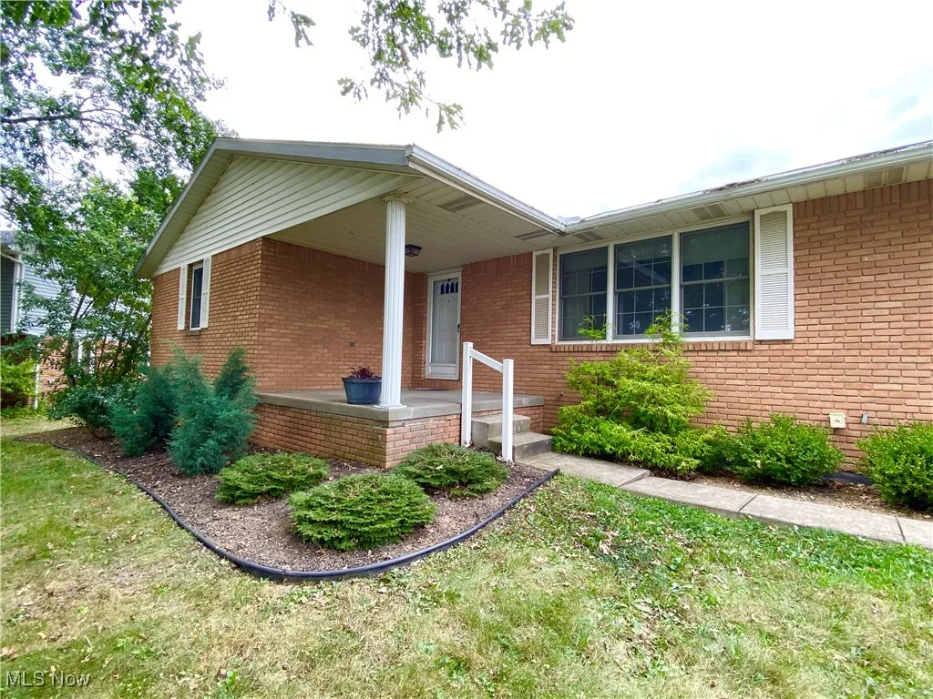 201 NE Parkhill Drive, Sugarcreek, Ohio 44681,MLS Now Listing ID