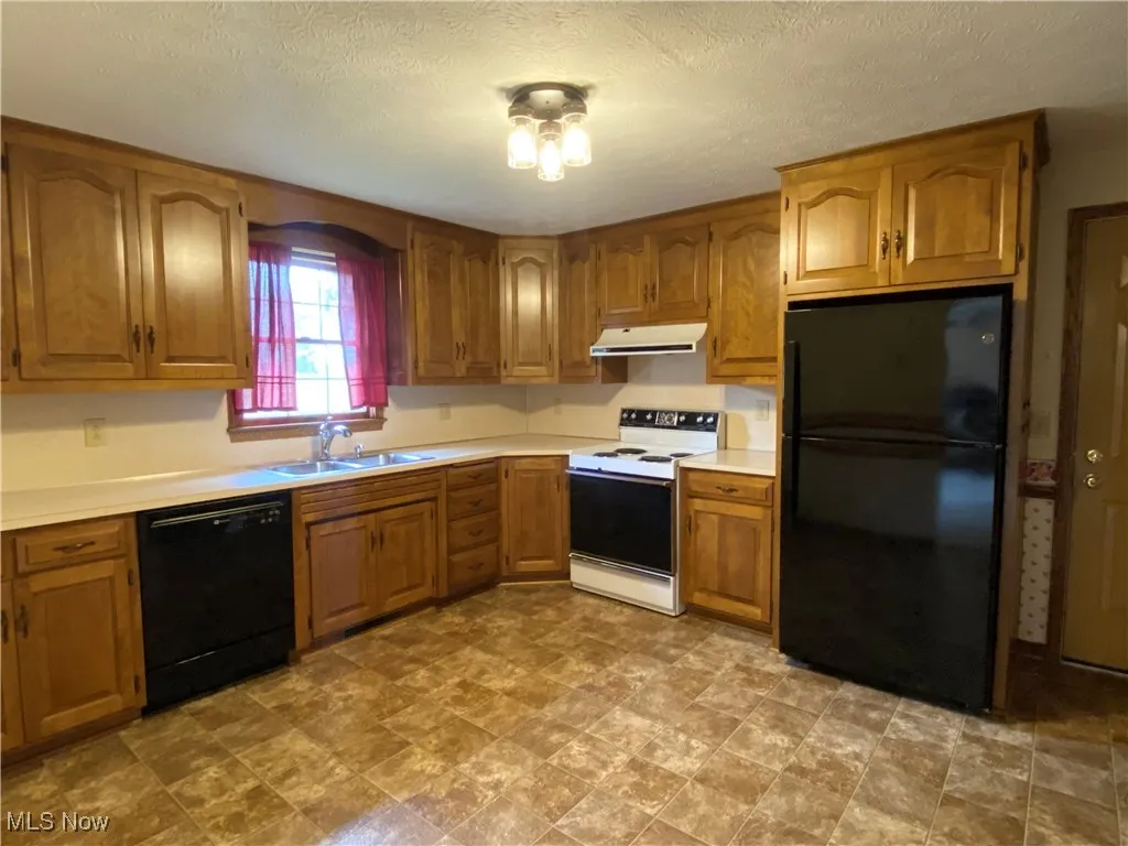 201 NE Parkhill Drive, Sugarcreek, Ohio 44681,MLS Now Listing ID