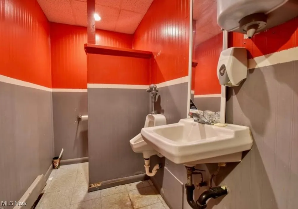 Bathroom with toilet and a drop ceiling