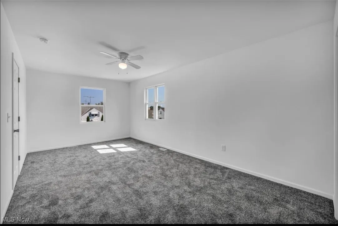 Unfurnished room with carpet and a ceiling fan