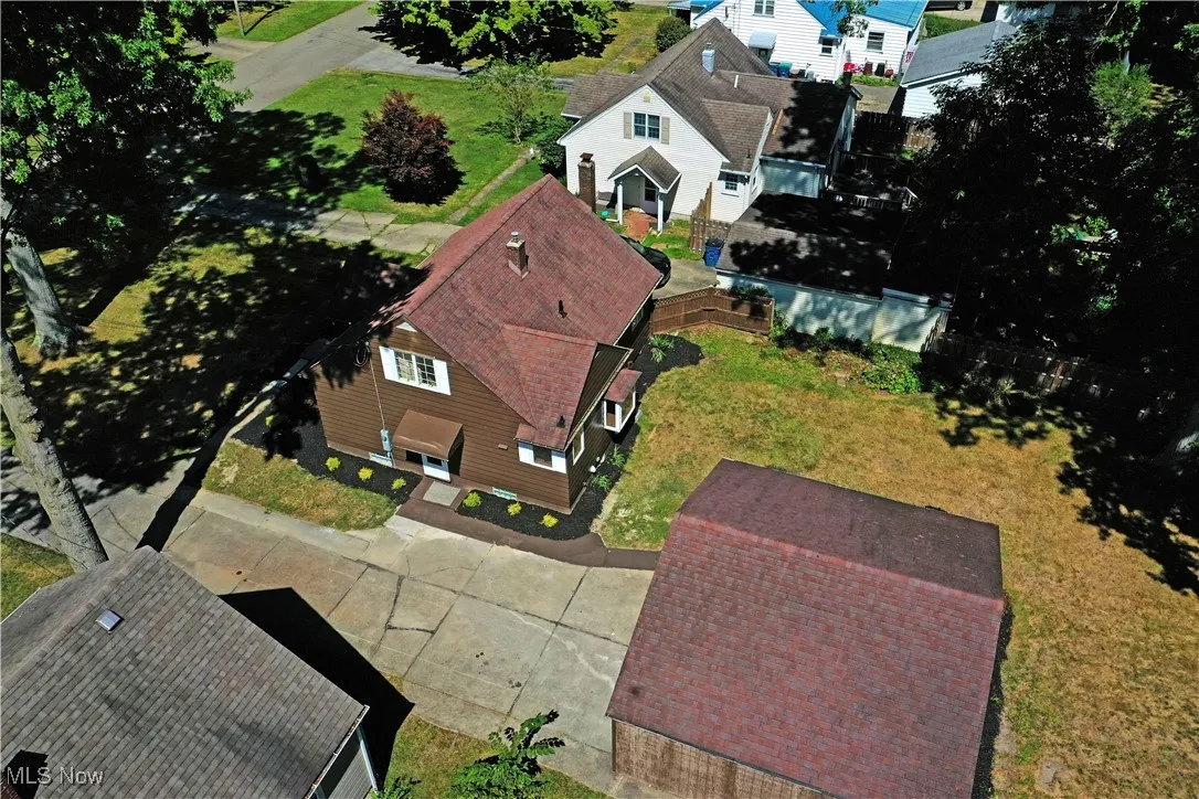 Aerial view of property and surrounding area