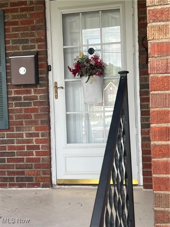 Side Entryway