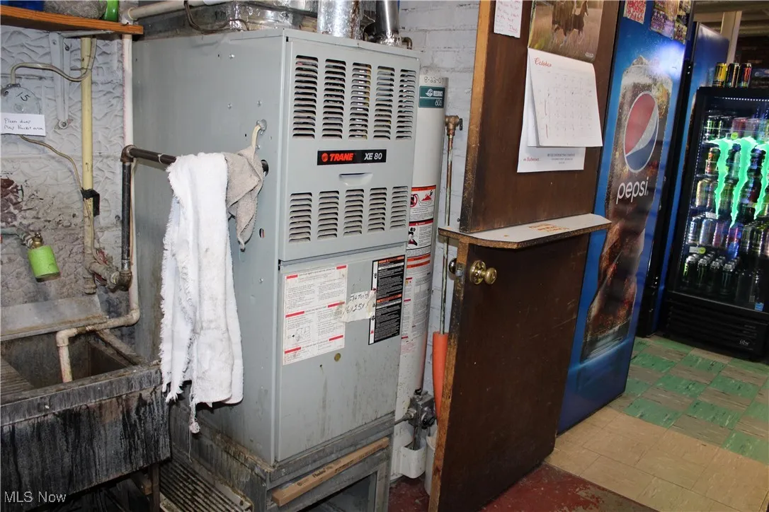 Utility room with heating unit and water heater