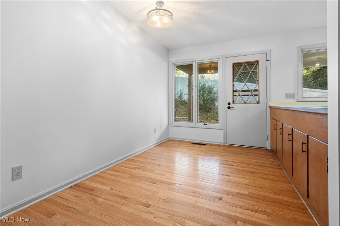 Breakfast table nook