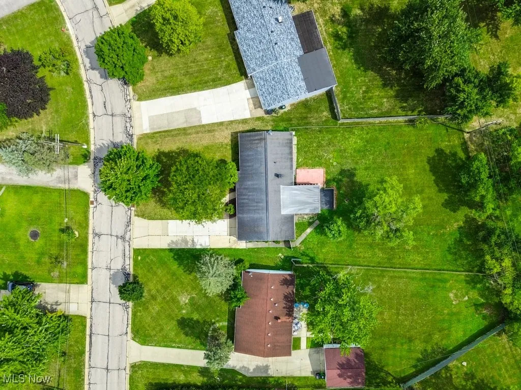 Aerial view of property and surrounding area
