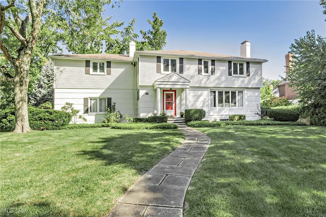 Welcome home to 18401 S. Woodland Road
