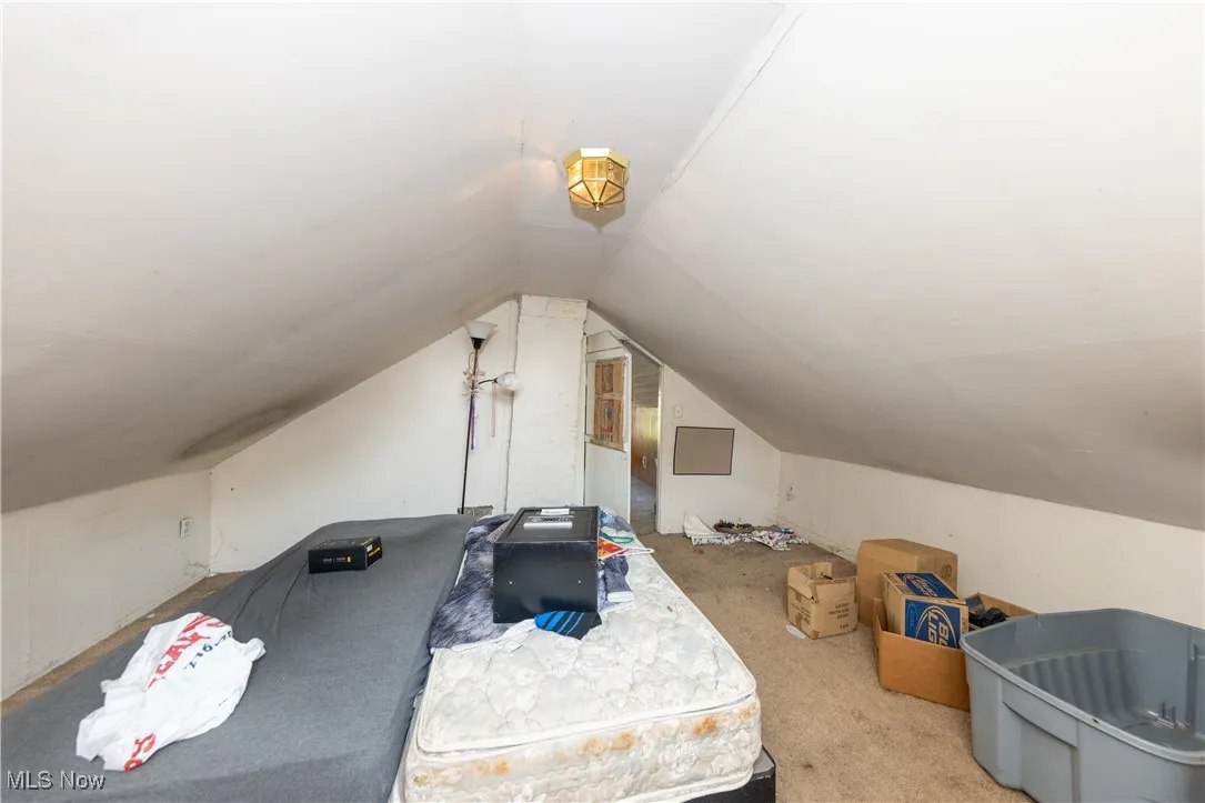 Upstairs bedroom/ bonus room