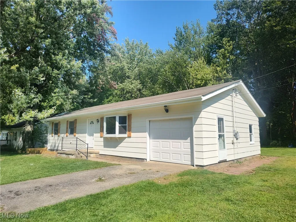Single story home with a front lawn and driveway