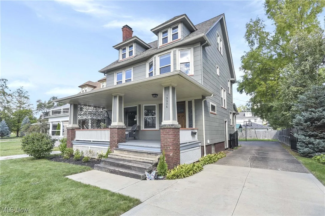 Super location so close to downtown (approx 12 minutes!)
