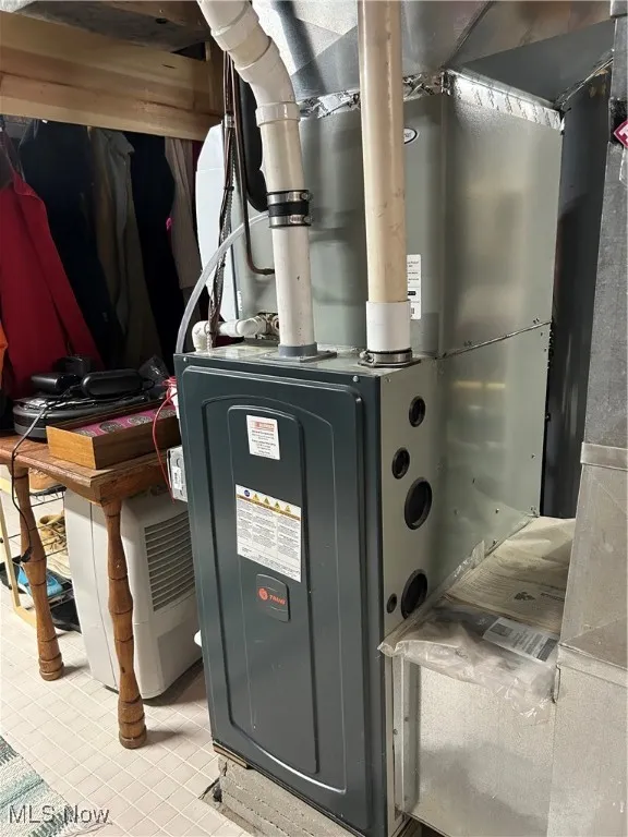 Utility room with heating unit