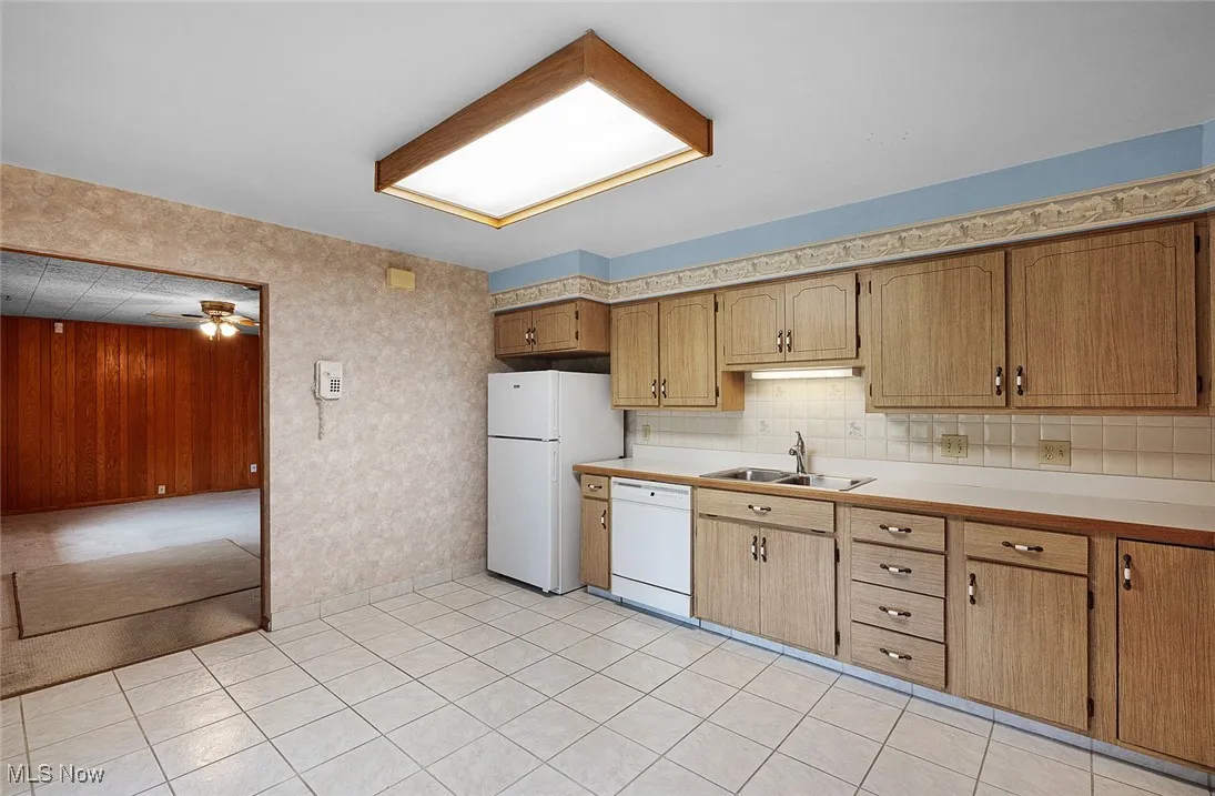 Eat in kitchen