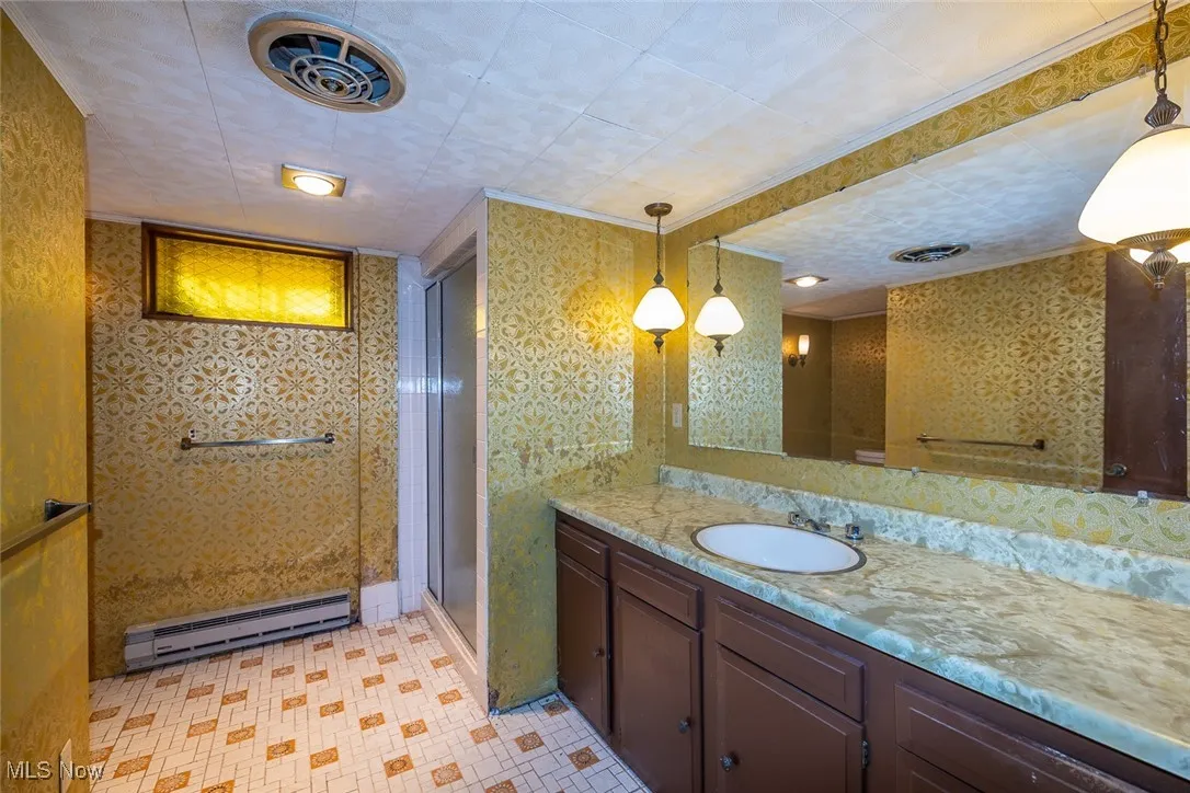 GRAND BATHROOM IN BASEMENT