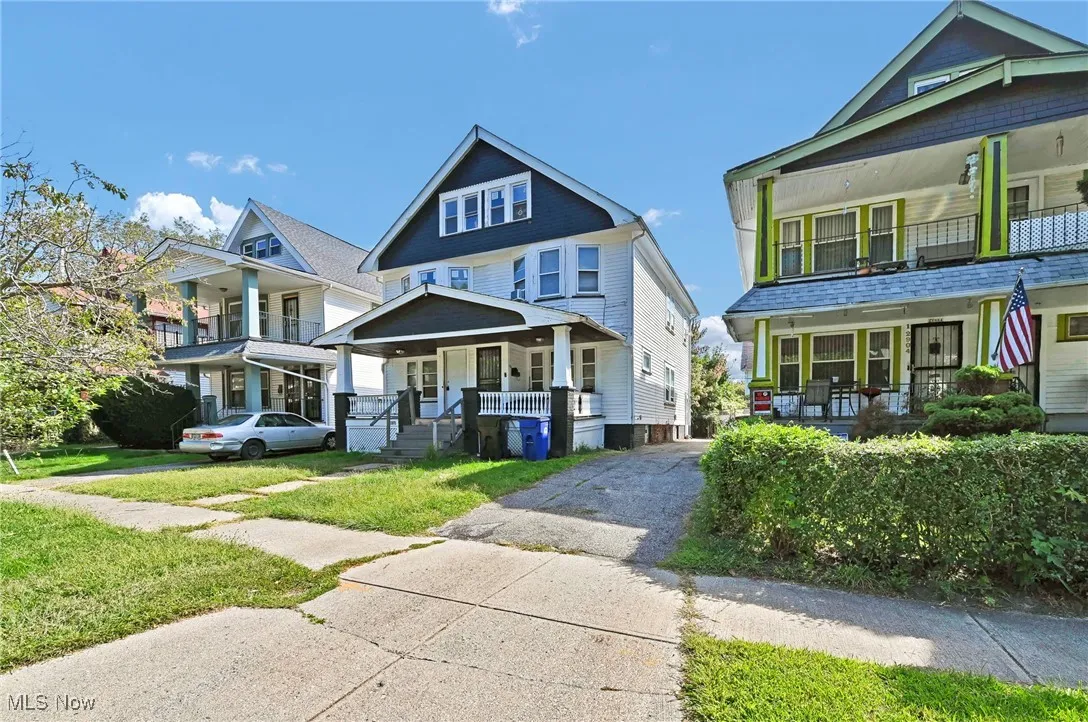 View of front of home with a porch and driveway