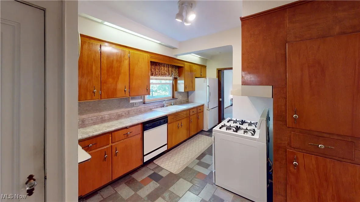 807 Broad Boulevard, Cuyahoga Falls, Ohio 44221,MLS Now Listing ID