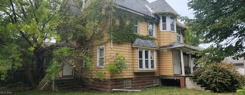 View of home's exterior