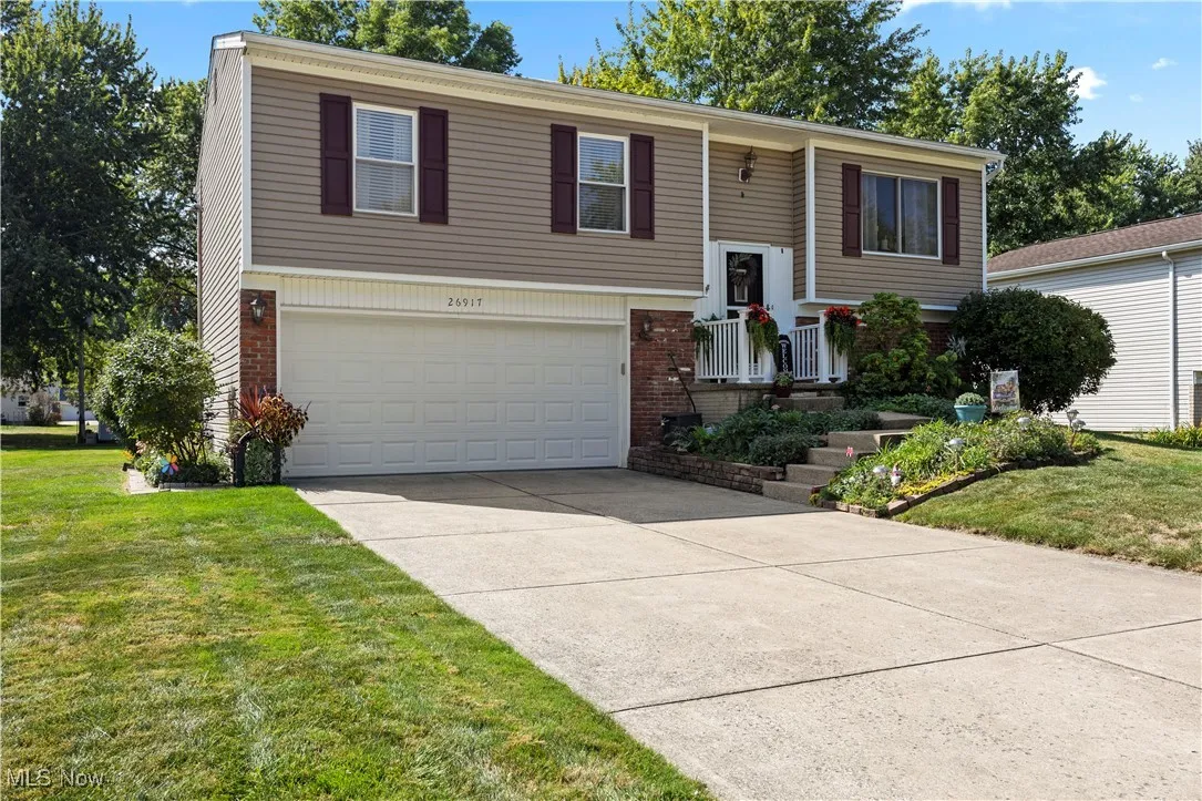 Welcome home to 26917 Oxford Park Lane!