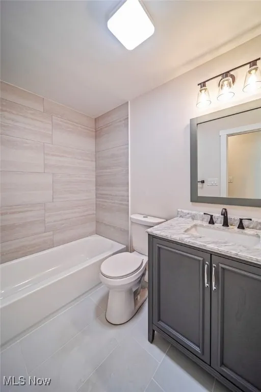 Hallway Full Bath
