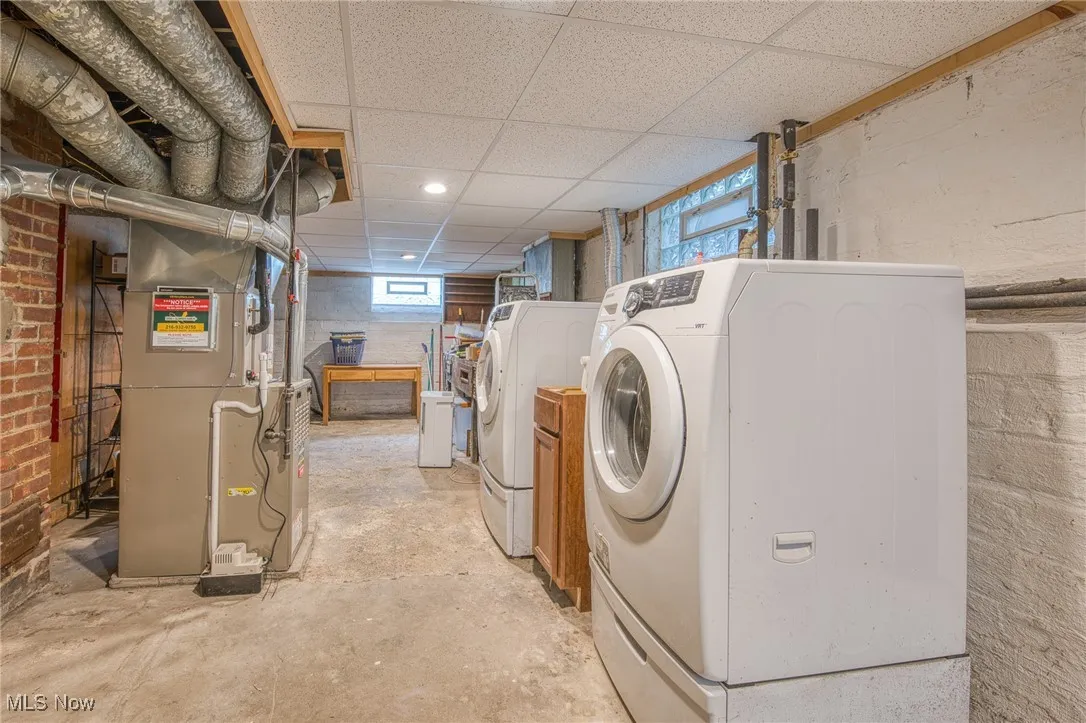 Washroom with heating unit and washer and dryer